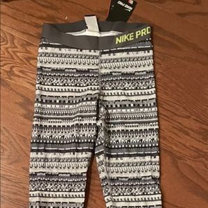 BRAND NEW! Nike Pro patterned Leggings